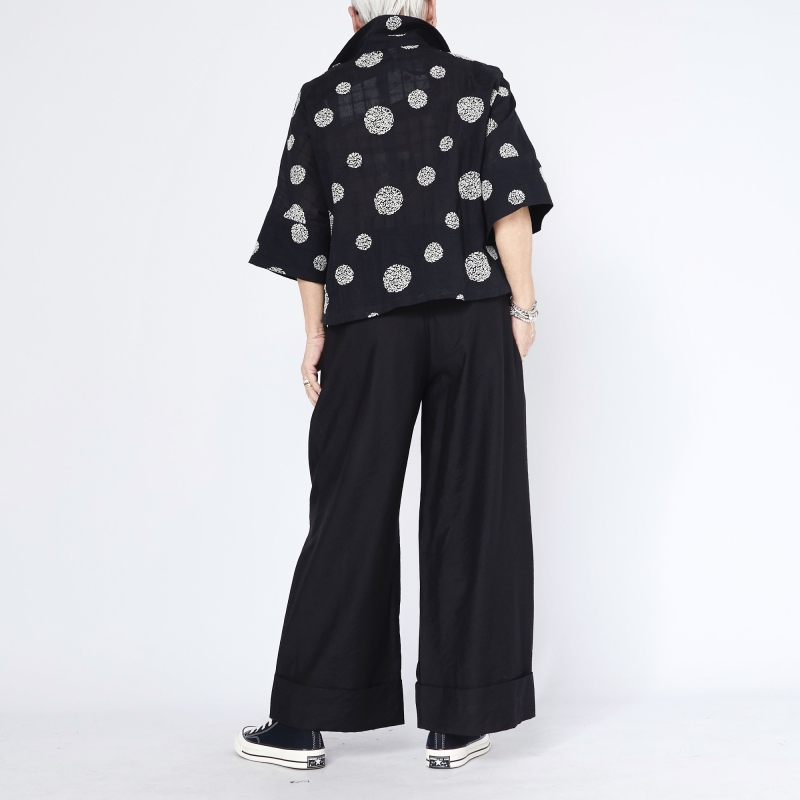 CAMISA COM ESTAMPA EM RELEVO