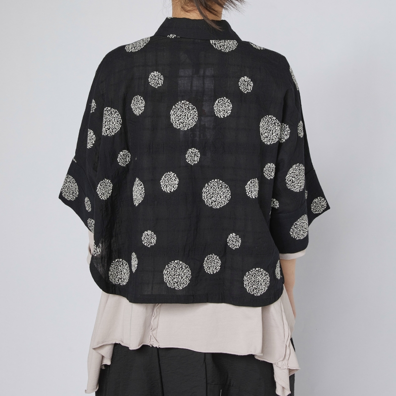 CAMISA COM ESTAMPA EM RELEVO